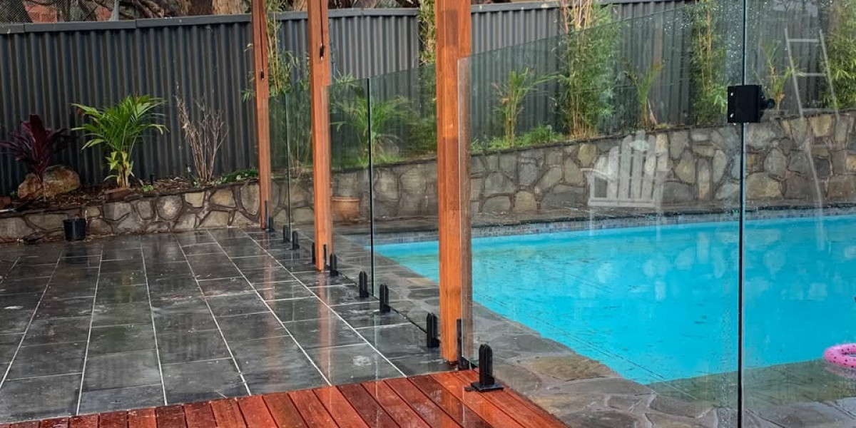 Why Swimming Pool Glass Fencing is the Smart Choice for Homeowners